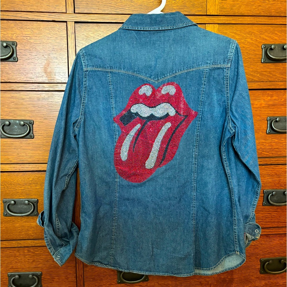 Levi’s denim NWOT shirt with big tongue on back. Women’s large.